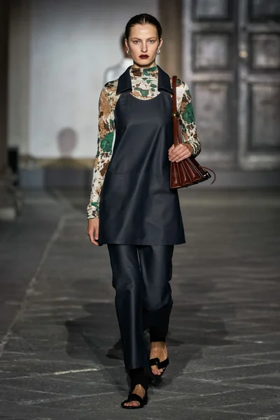 Look 5